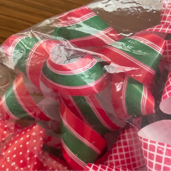 Vintage Berwick Old Fashioned Self-Stick Holiday Bows / Christmas Bows - 12 Bows - Picture 8 of 9